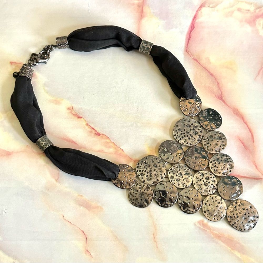 Silver tone statement necklace - Picture 3 of 11